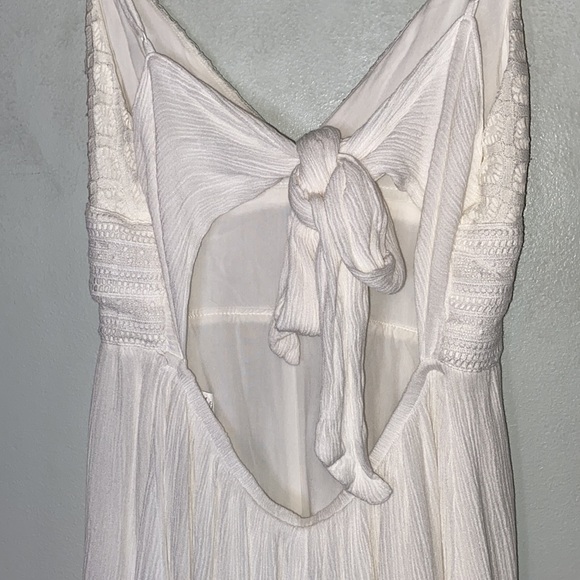 Garage White Embroidered Open Back Tie Romper-Women’s Size Small - Picture 8 of 12